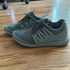 Boys grey adidas tennis shoes